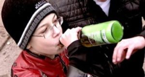 Как дети становятся алкоголиками из-за пьющих родителей